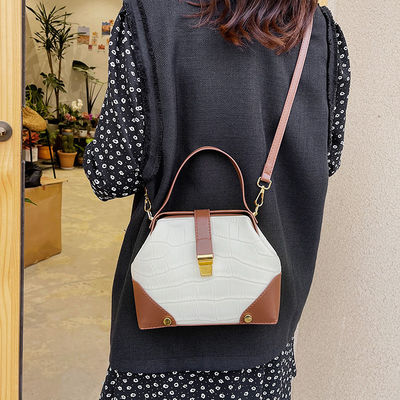 若い女性の必需品 キャンディ パターン PU レザーロックバッグ ファッションデザイン