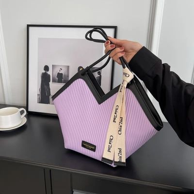 カシミール製の内膜素材とロック装飾の学生用のスタイリッシュなトートバッグ