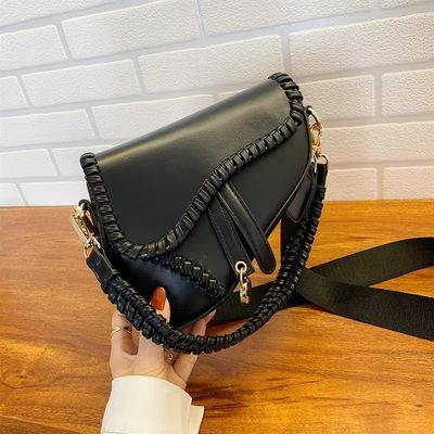 シングルショルダークロスボディ レトロ 手造り織りサドルバッグ 幅幅帯付き 女性用デザイン