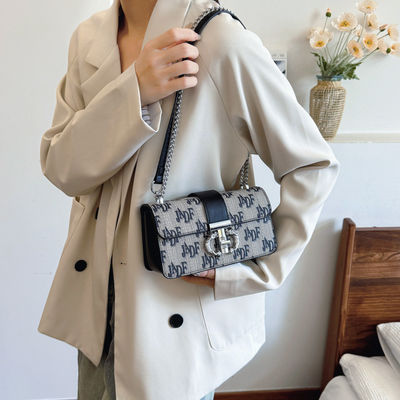 レトロレター プリント チェーン ロング ショルダー ストラップ 女性用 クロスボディ バッグ 閉じるタイプ ZIP