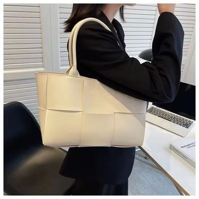開閉式 女性用 トートバッグ 大容量 豪華型 PU革のショルダーバッグ